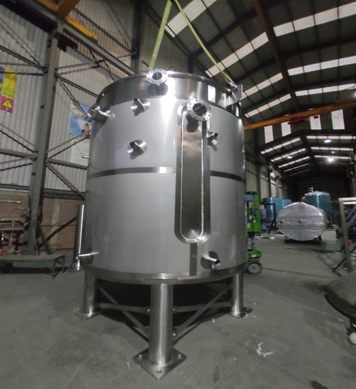 Pressurized tank